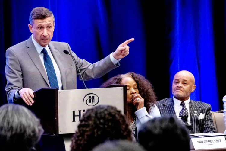 Democrats disagree over abolishing or reforming ICE at DNC meeting